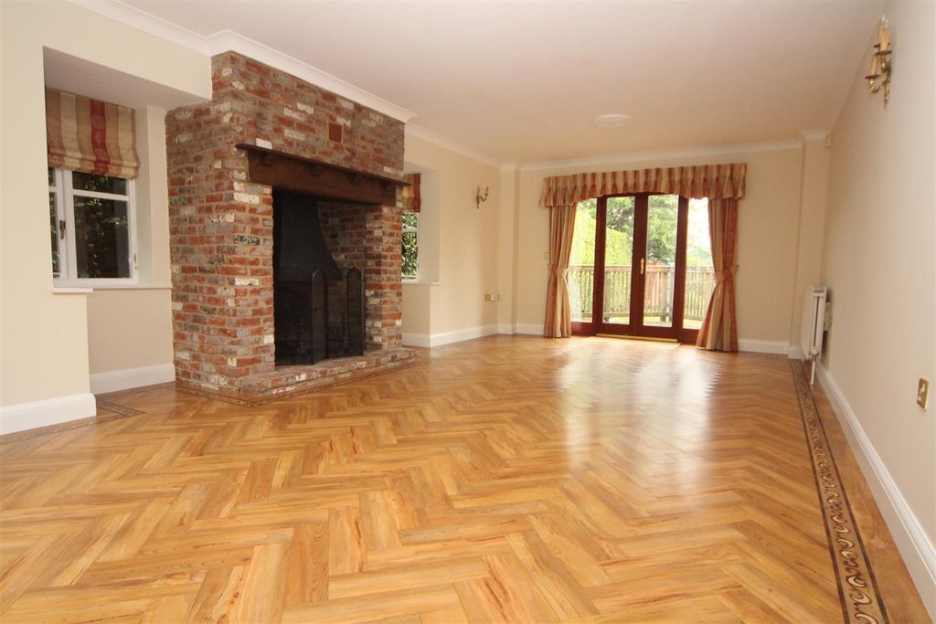 Property photo 1 of 18 Stickens Lane 2.Jpg