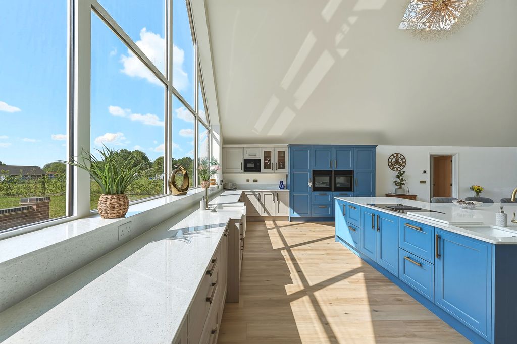Property photo 2 of 85 Kitchen Lounge Diner