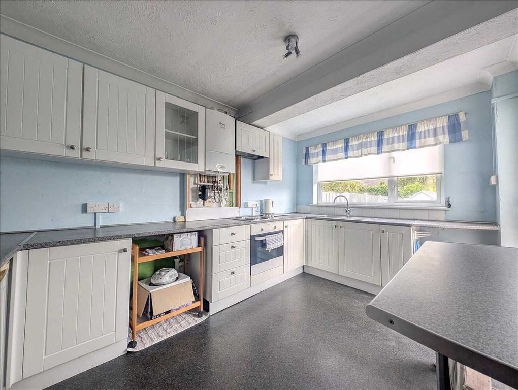Property photo 3 of 15 Kitchen / Breakfast Room