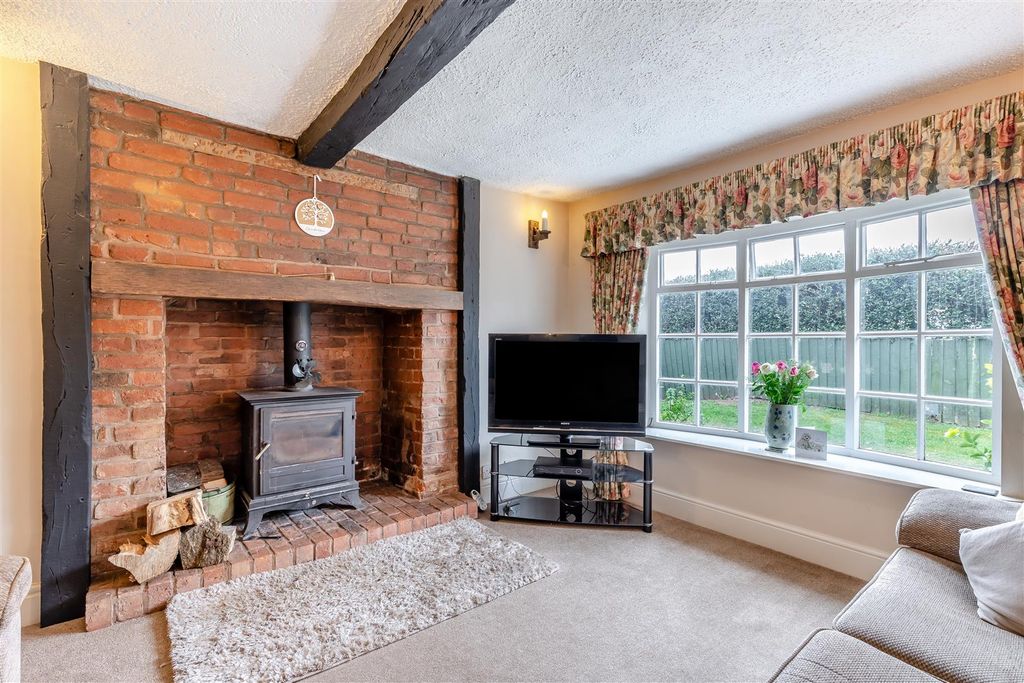 Property photo 3 of 26 8639796-Interior13.Jpg