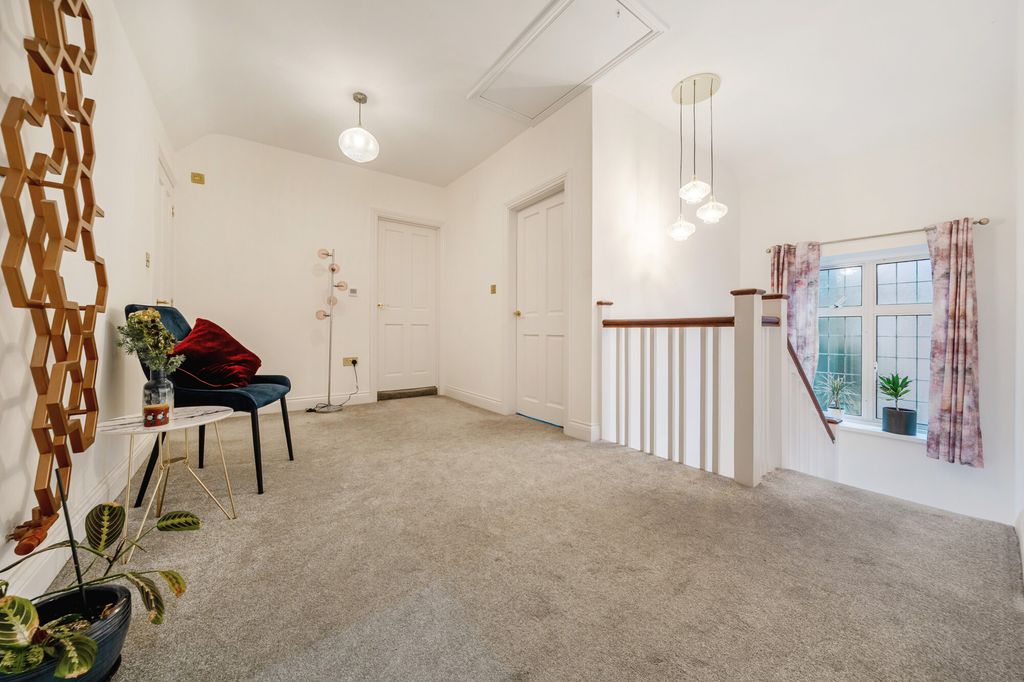 Additional image 17 of 4 bed detached house for saleWaverley Road, Farnborough GU14
