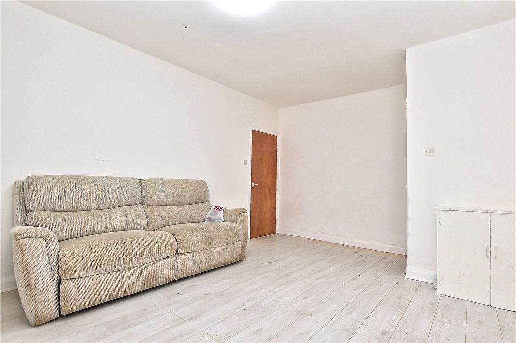 Property photo 2 of 14 Lounge