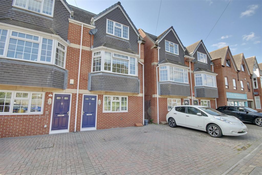 Property photo 3 of 28 Ef13F7A0-8Db0-49Ae-96CE-804Ed87CC3B6_1_201_A.Jpeg