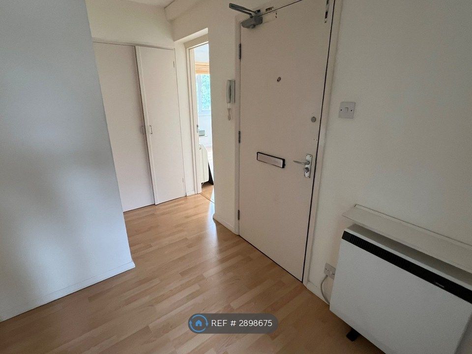 Property photo 3 of 19 Hallway
