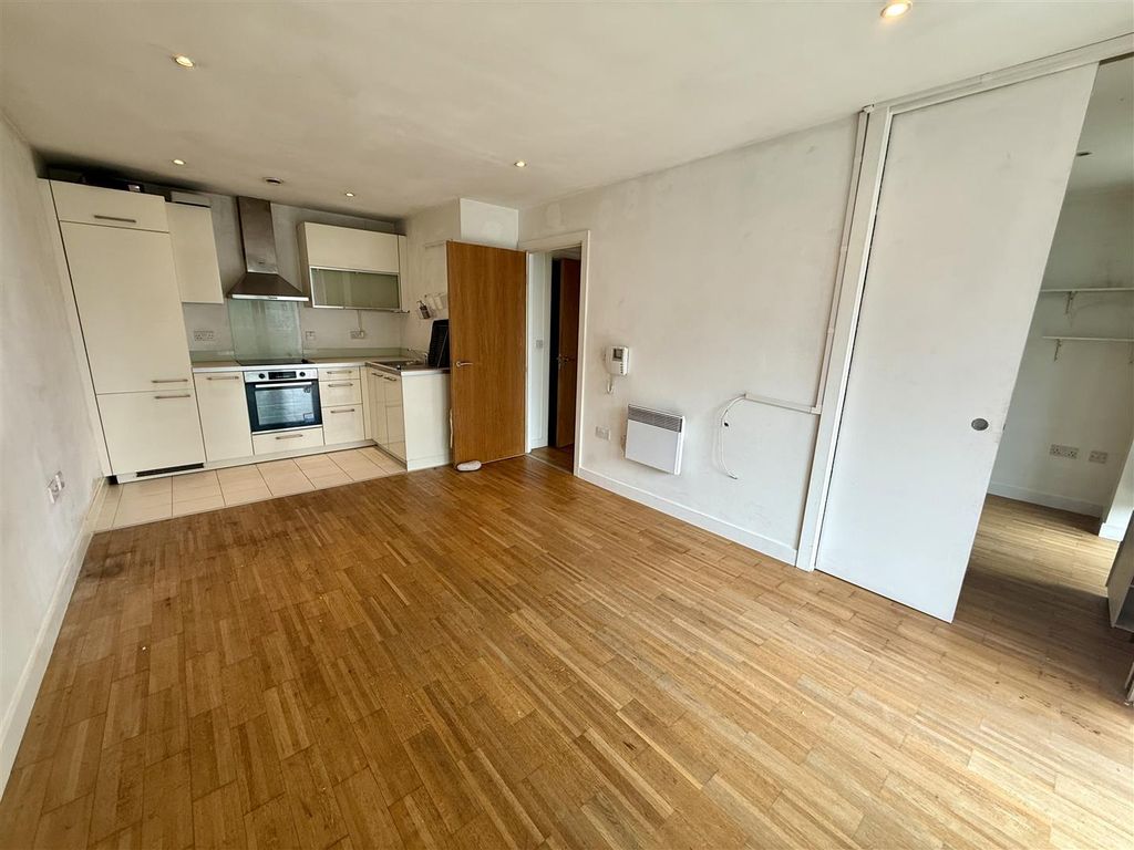 Property photo 2 of 23