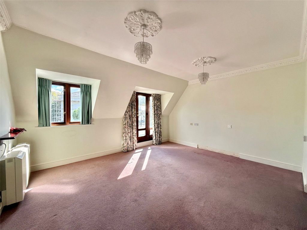 Property photo 2 of 10 Living Room