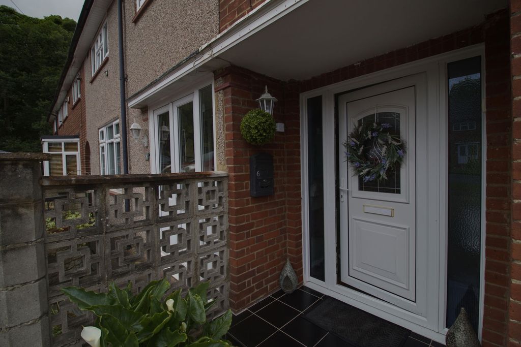 Property photo 2 of 20