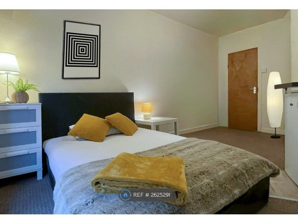 Property photo 1 of 8 Room 2 Double Bedroom