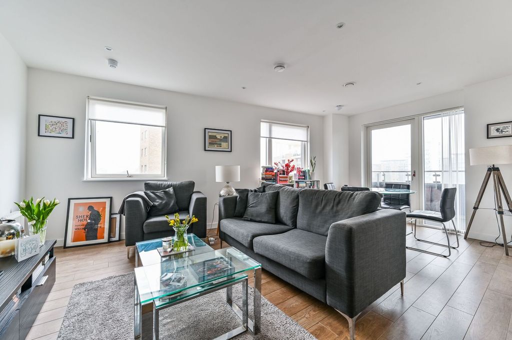Property photo 1 of 18