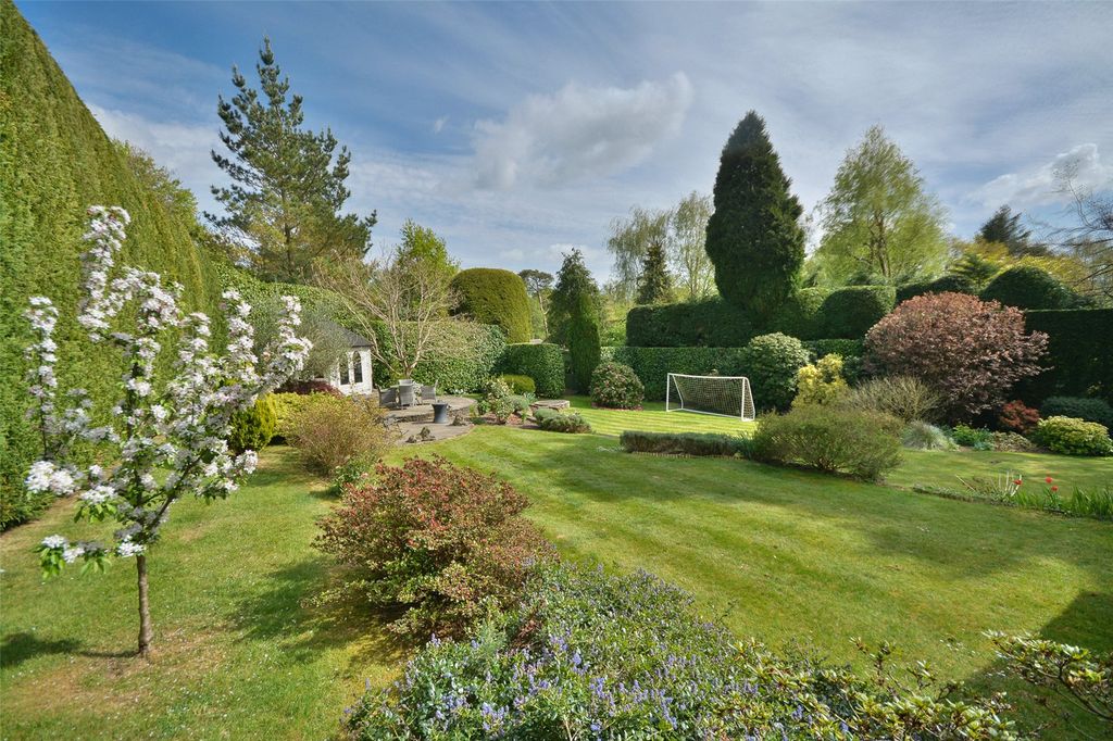 Property photo 3 of 38 Picture No. 35