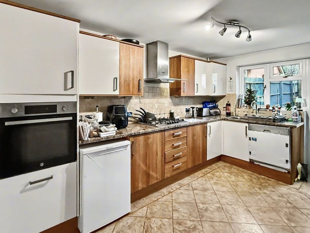 Property photo 2 of 30 4781345