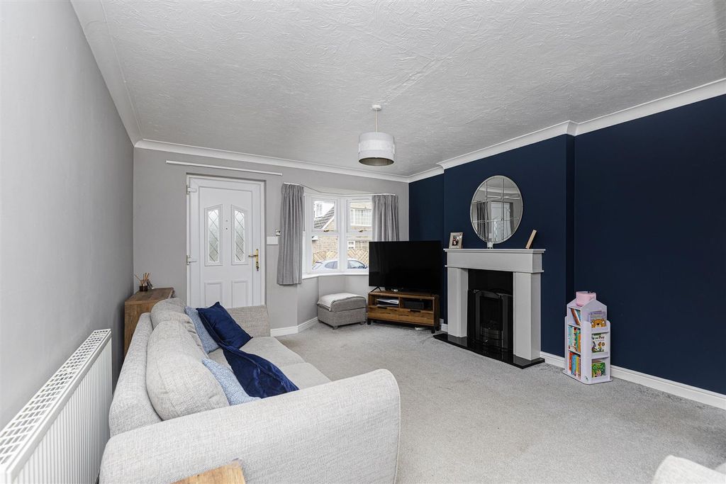 Property photo 3 of 34 Living Room