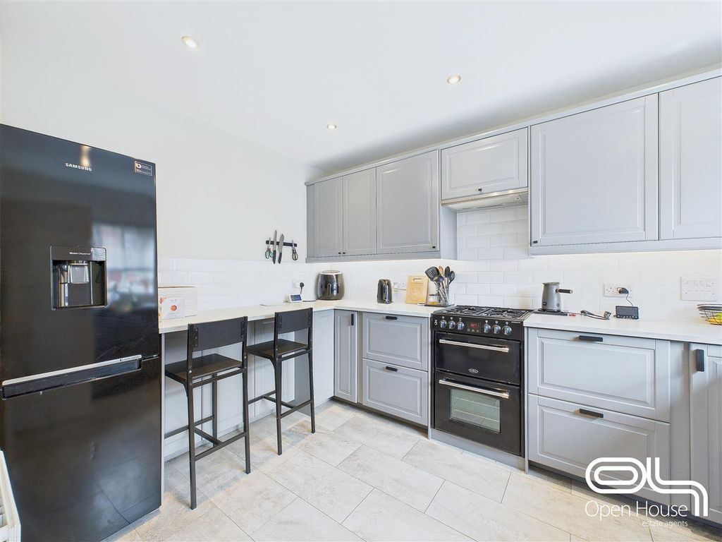 Property photo 3 of 16 Kitchen