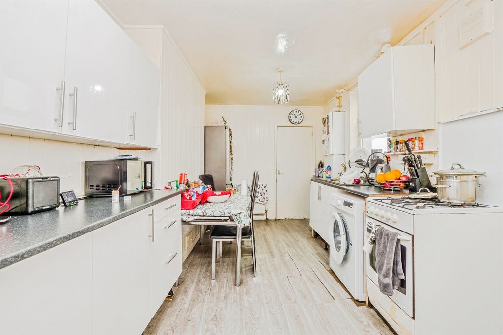 Property photo 2 of 14