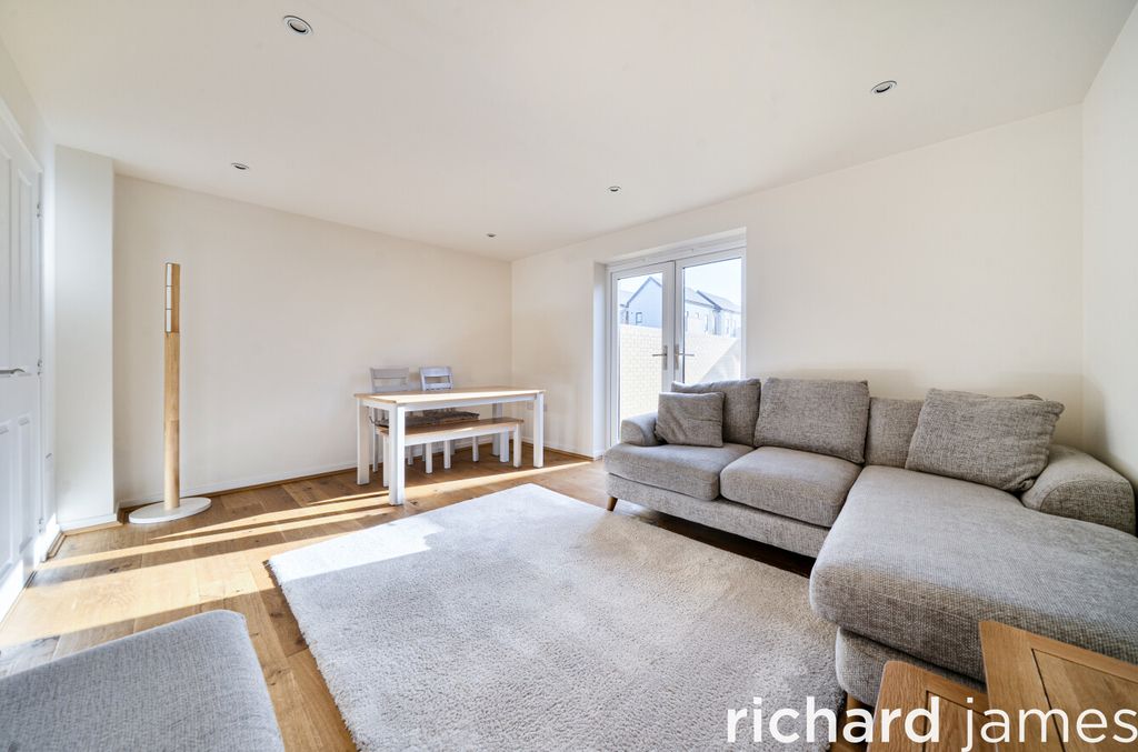 Property photo 2 of 12 5Fe47422Dfdf46938472Fa4d1Eaf52A7