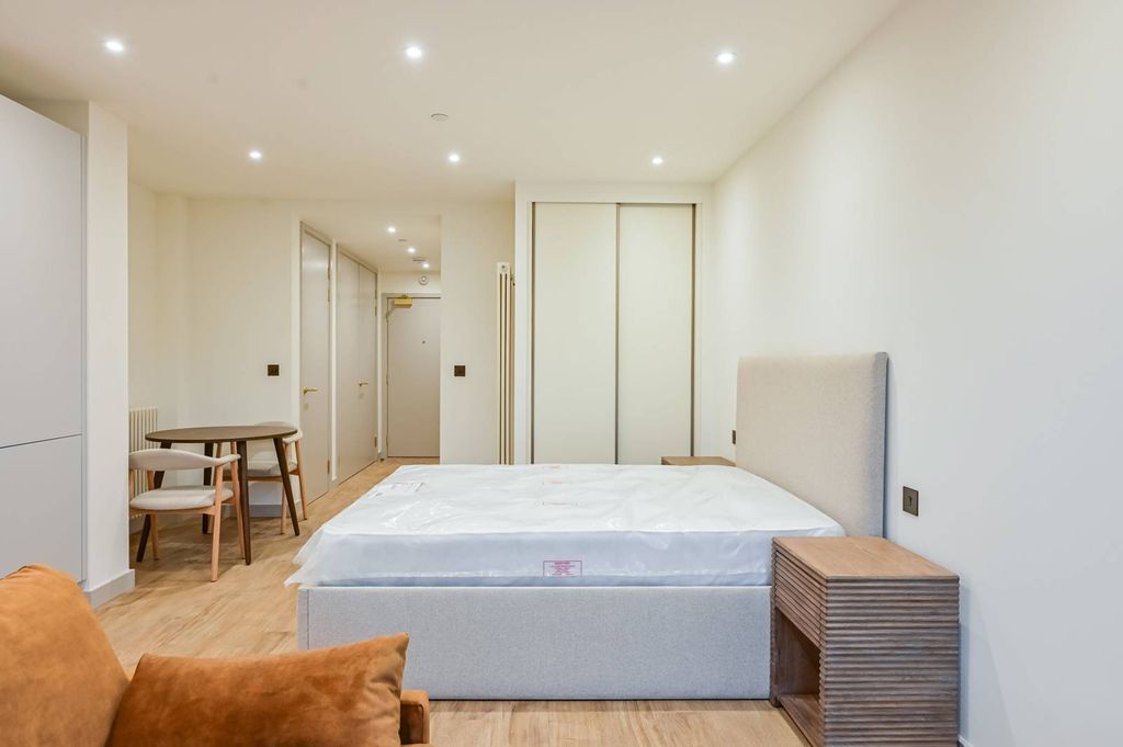 Property photo 3 of 54