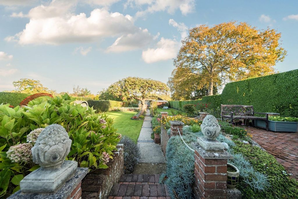 Property photo 1 of 20 Stakes Rd 18.Jpg