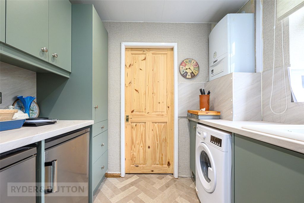 Property photo 3 of 18 Kitchen