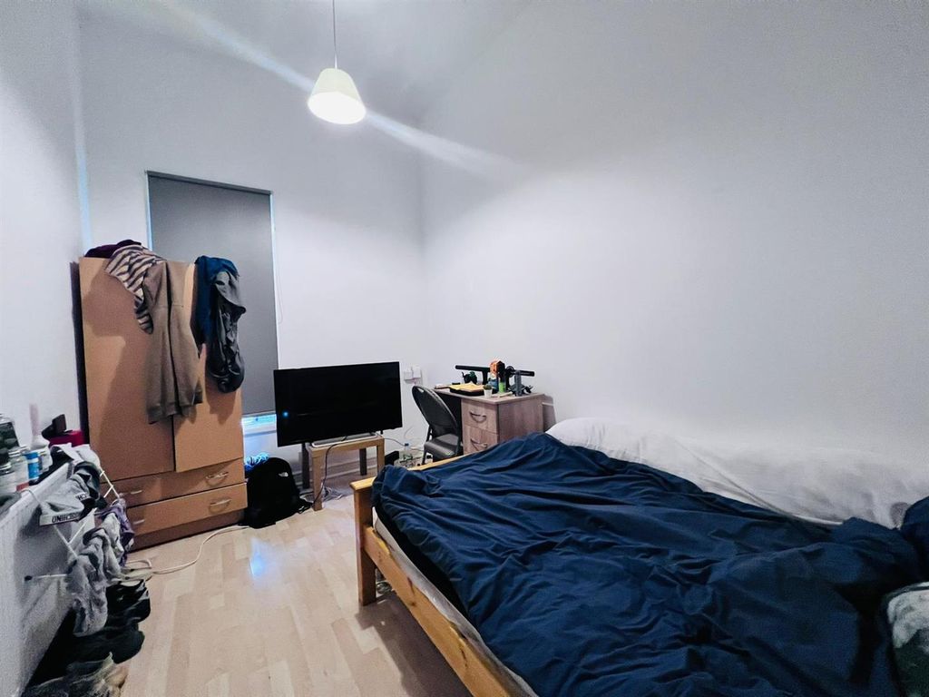 Property photo 3 of 11 Bedroom Two