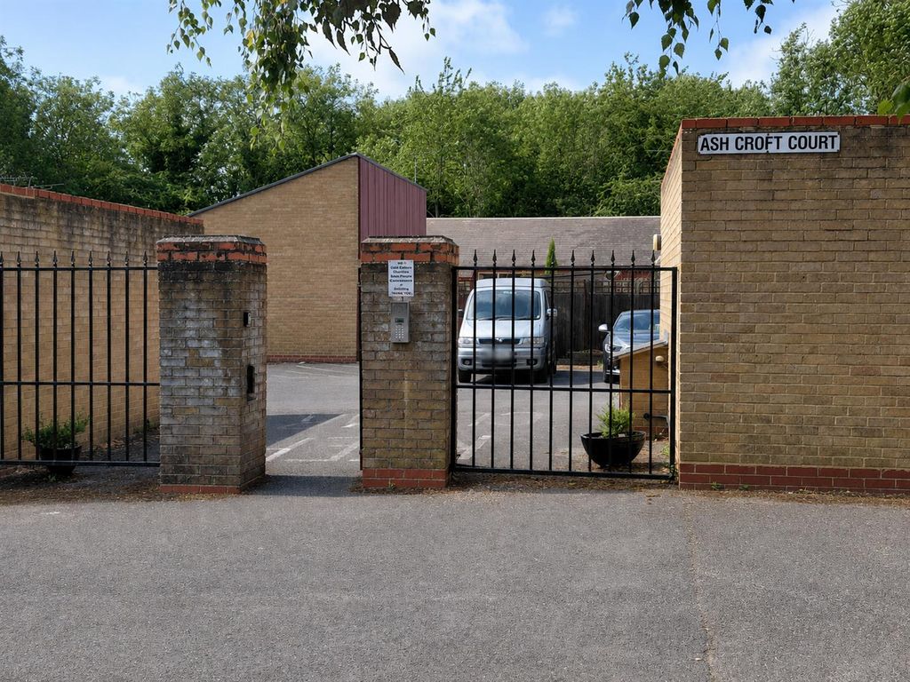 Property photo 3 of 14 Parking.Png