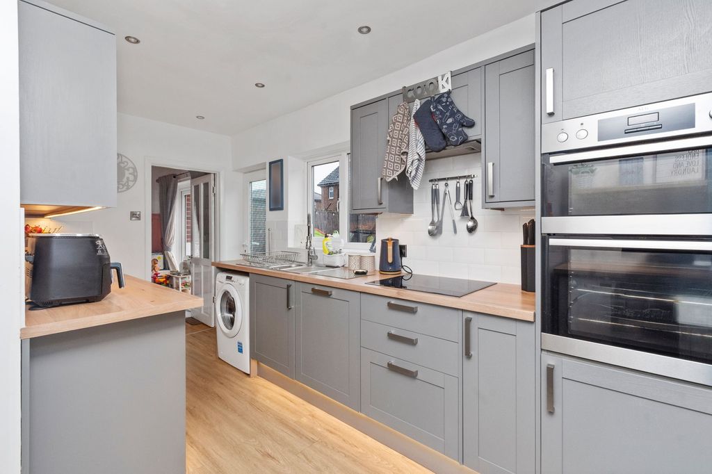 Property photo 3 of 30