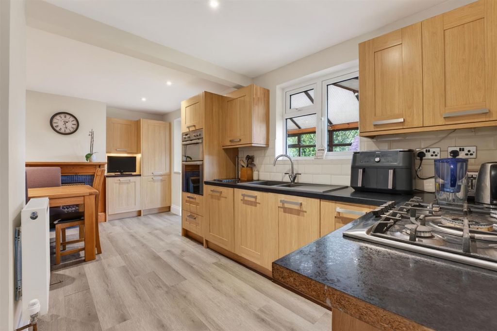 Property photo 3 of 25 10Tithebarnroadweb_23.Jpg