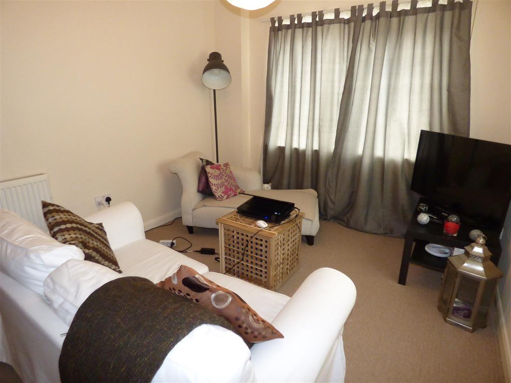 Property photo 2 of 5 Lounge