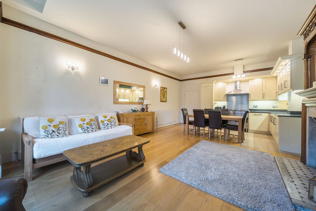 Property photo 3 of 22 1417775-15-6995Fb...