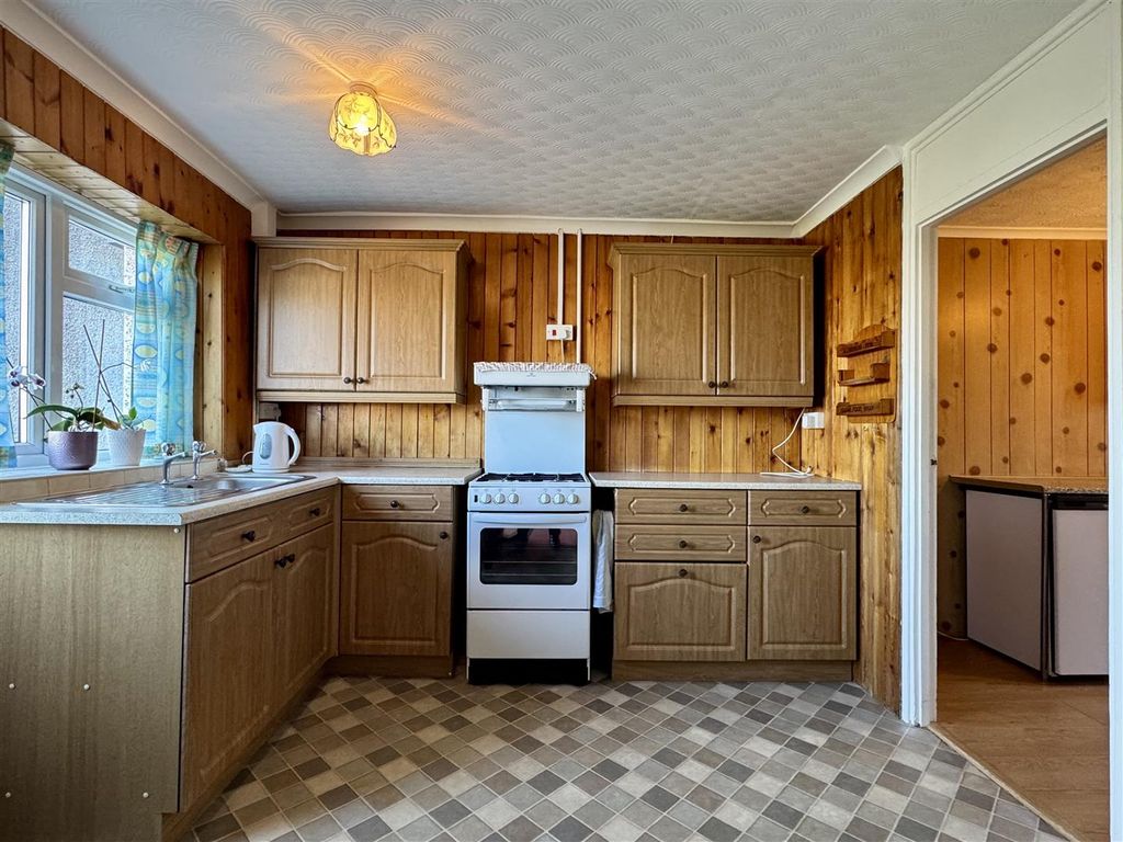 Property photo 2 of 21 Kitchen Breakfast Room