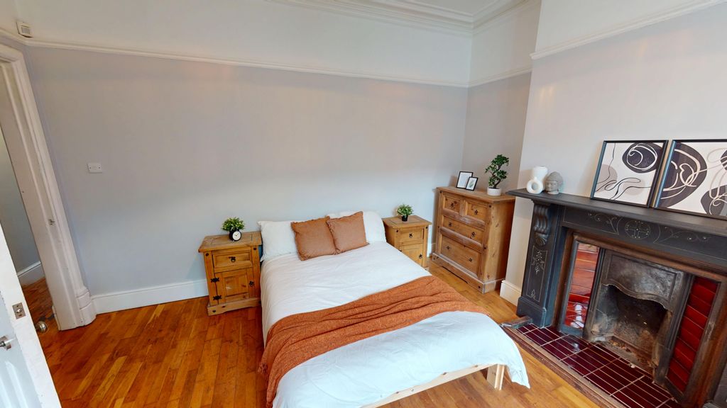 Property photo 2 of 17 Property