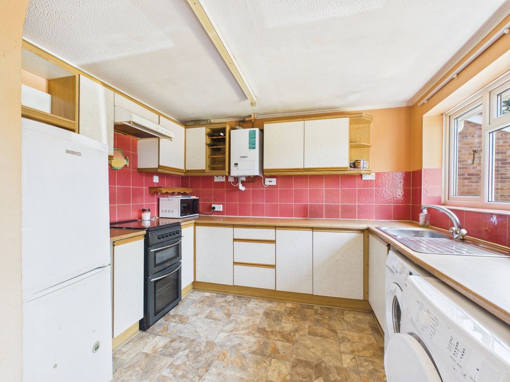 Property photo 3 of 14 Kitchen