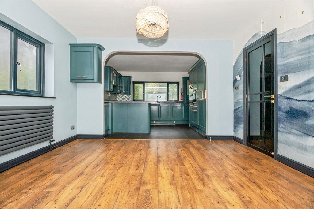 Property photo 3 of 26