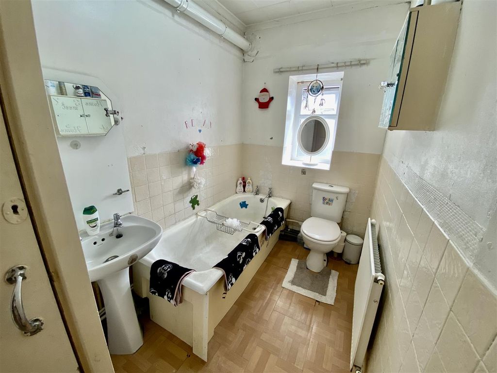 Additional image 13 of 4 bed town house for saleNew Street, Pwllheli LL53