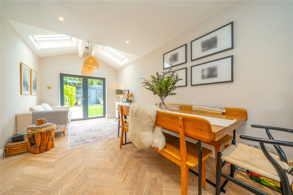 Property photo 3 of 28 Picture No. 27