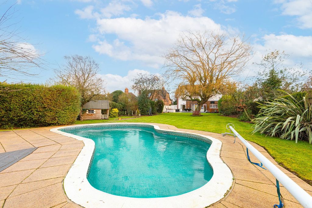 Property photo 2 of 33
