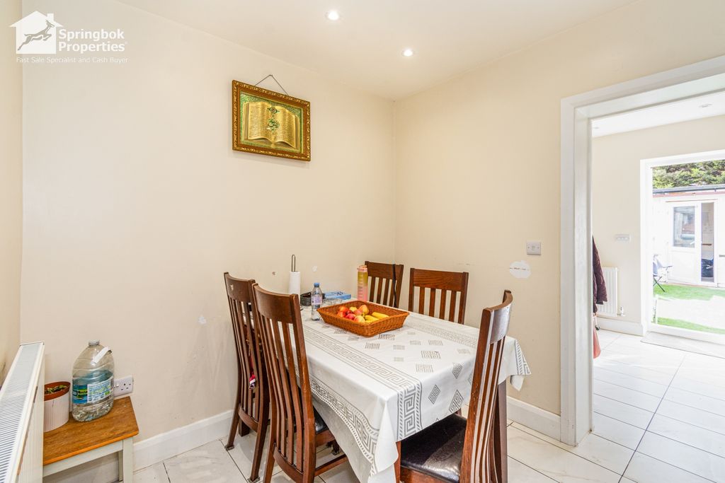 Property photo 3 of 18 Image 2