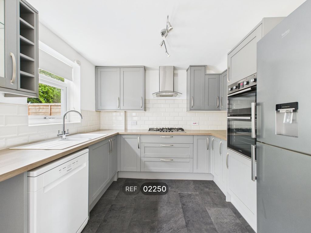 Property photo 3 of 12 Kitchen