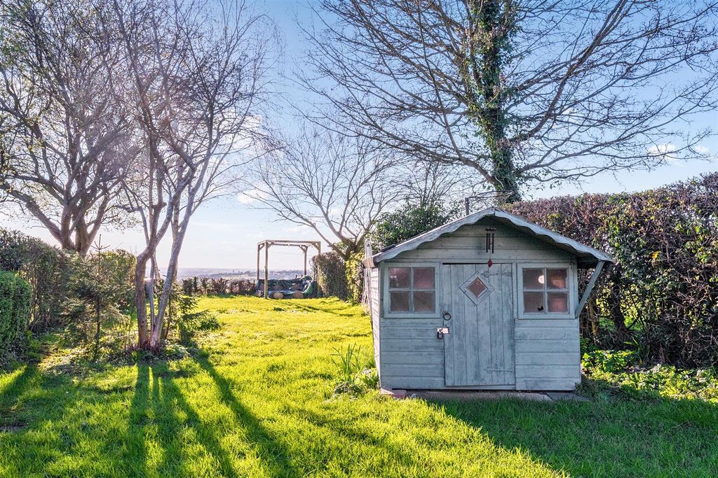 Property photo 2 of 20 1432294-19-69Baddc7E2887.Jpg