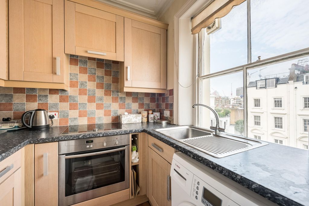 Property photo 2 of 7 Kitchen