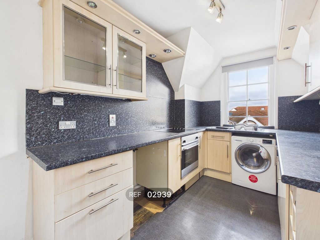Property photo 3 of 19 Kitchen