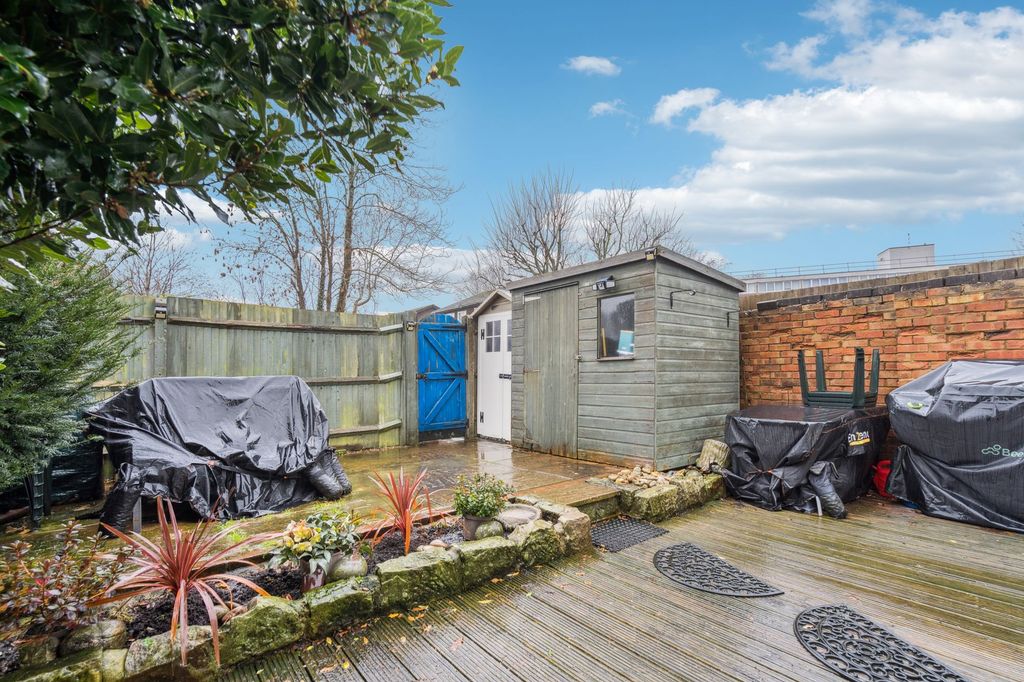 Property photo 2 of 21