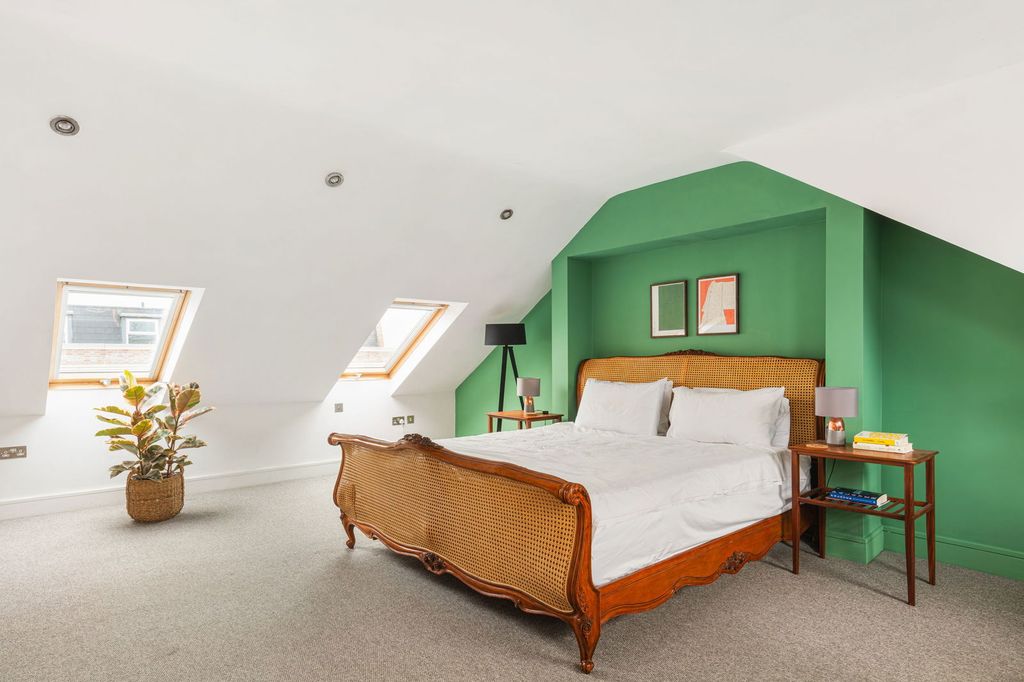 Property photo 1 of 23