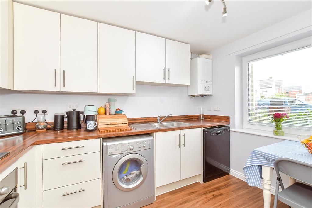 Property photo 3 of 12 Kitchen