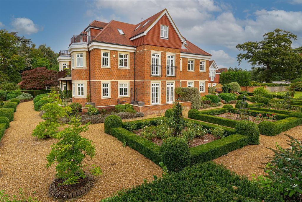 Property photo 1 of 19 Littleton Grange.Jpg