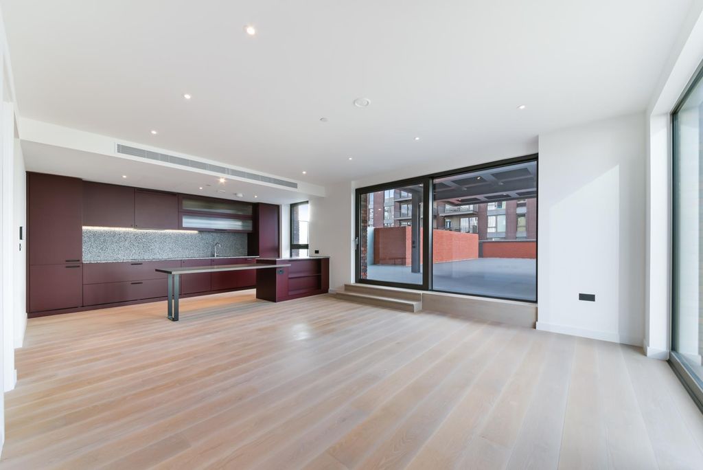 Property photo 3 of 24