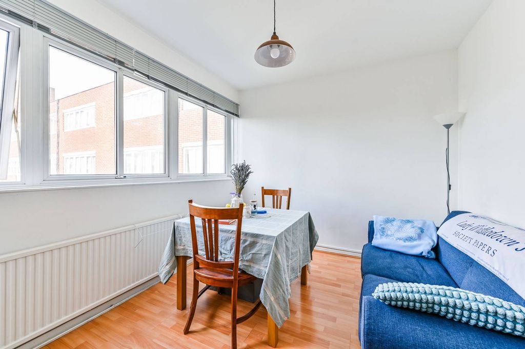 Property photo 2 of 5