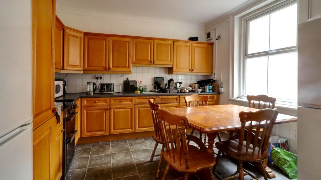 Property photo 2 of 11 2. Kitchen 1