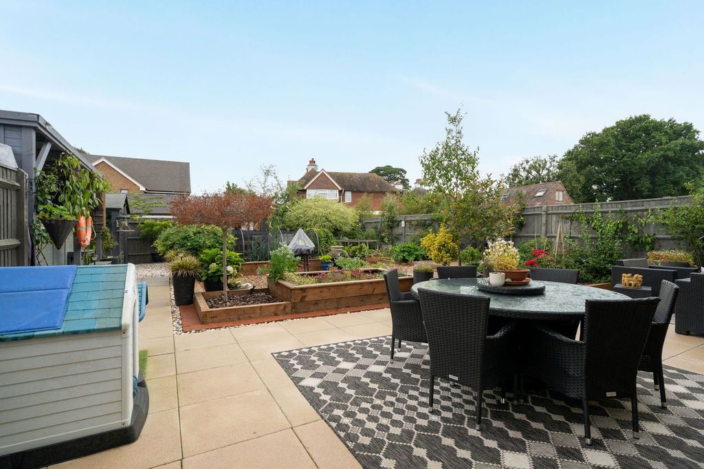 Property photo 2 of 27