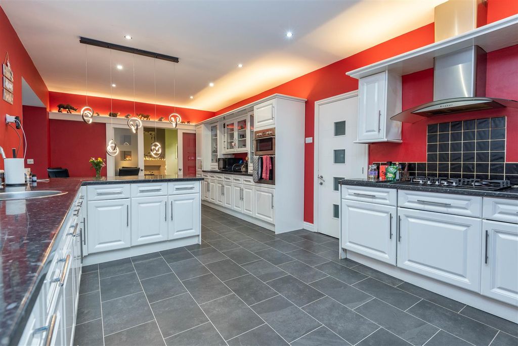 Property photo 2 of 24 Kitchen/Dining Room