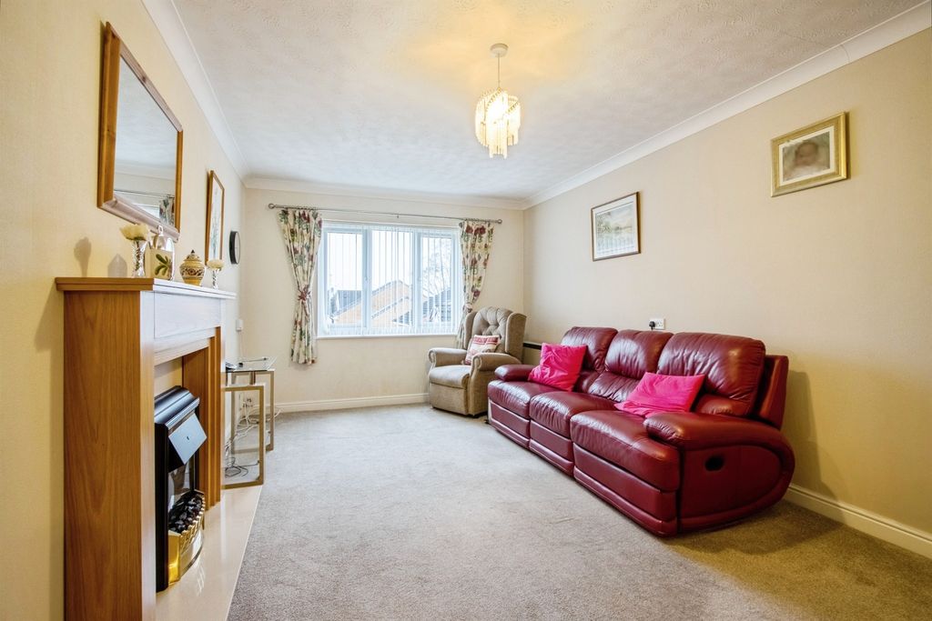 Property photo 3 of 12